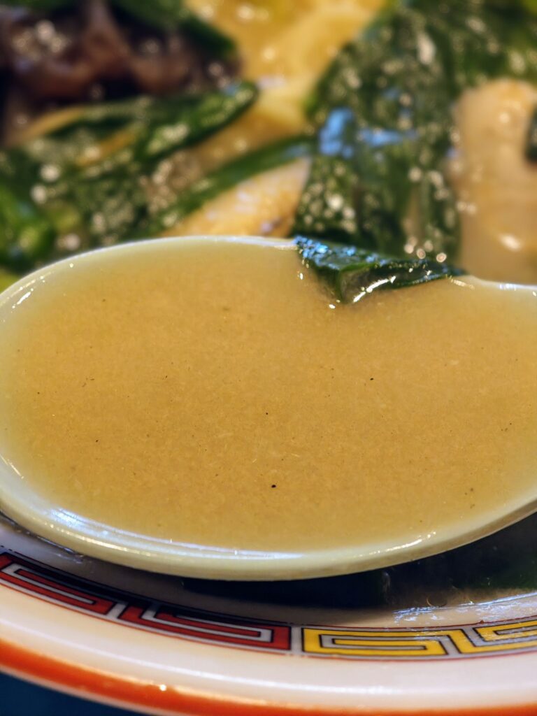 やじ満の冬季限定・牡蠣ラーメン