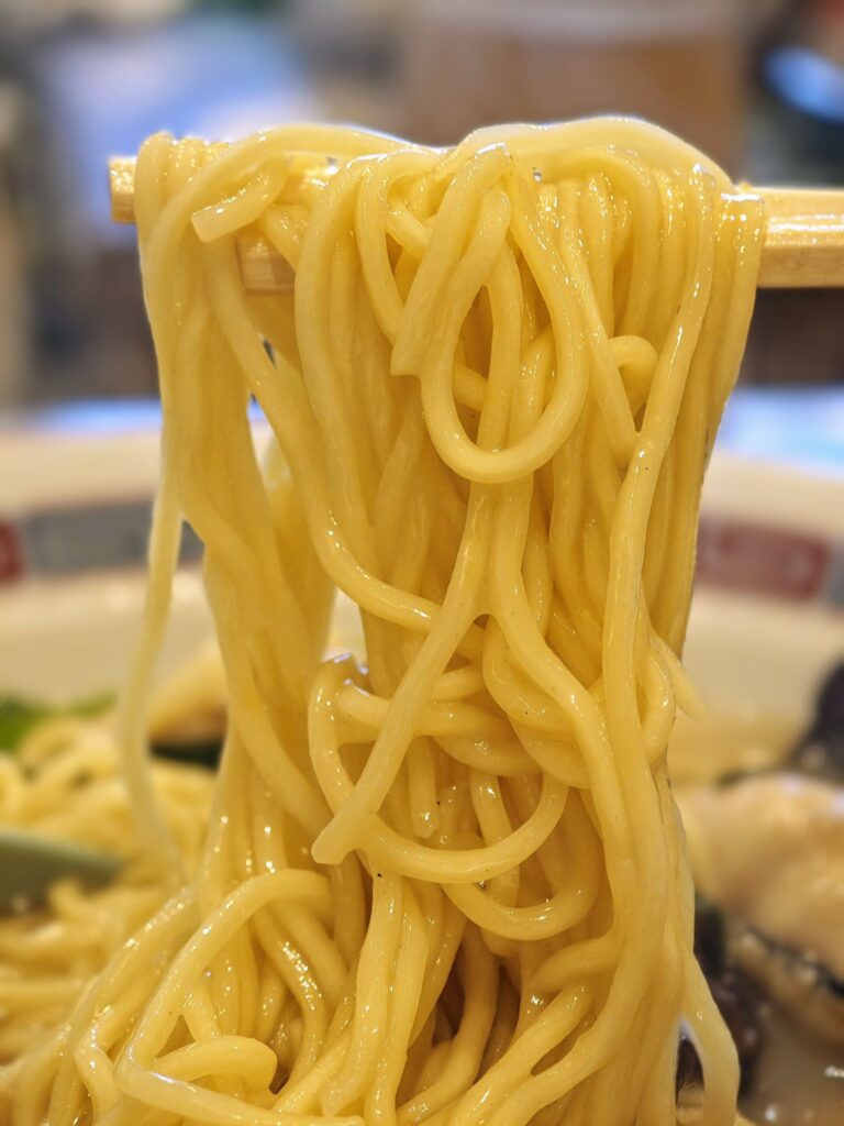 やじ満の冬季限定・牡蠣ラーメン