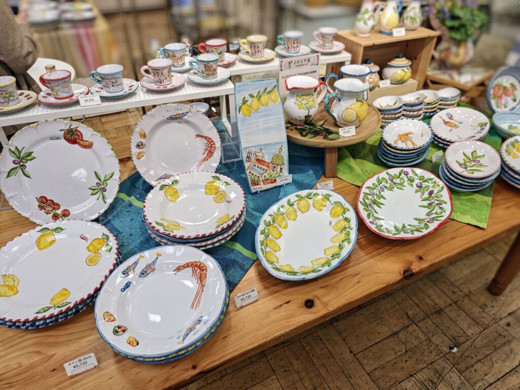「イタリア展 日本橋三越本店 2025」のマヨルカ焼き