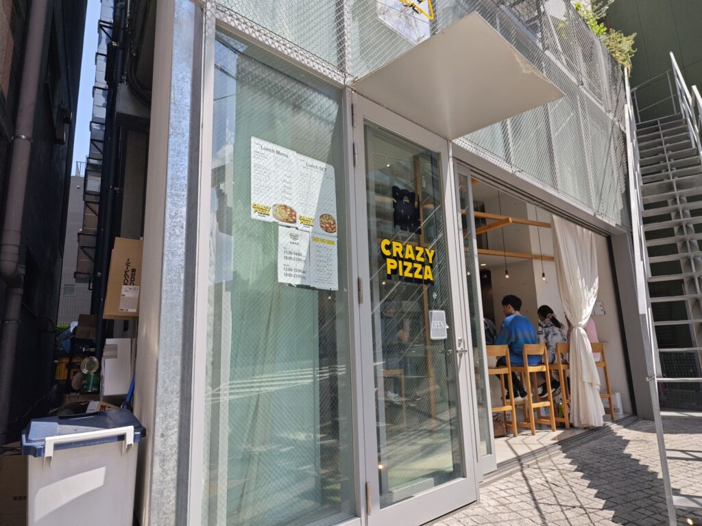 神楽坂「CRAZY PIZZA SQUARE」の外観