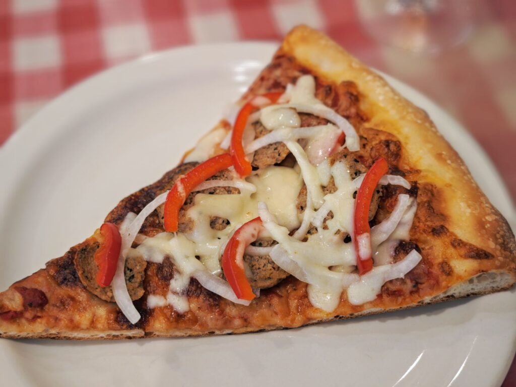 王子「ラッコズ ニューヨークスタイルピザ (ROCCO'S NEW YORK STYLE PIZZA)」のラッコズミートボールピザ