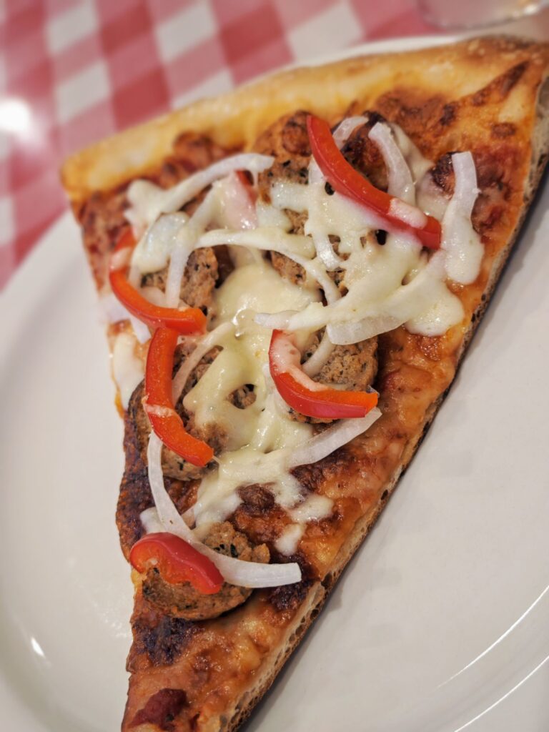 王子「ラッコズ ニューヨークスタイルピザ (ROCCO'S NEW YORK STYLE PIZZA)」のラッコズミートボールピザ