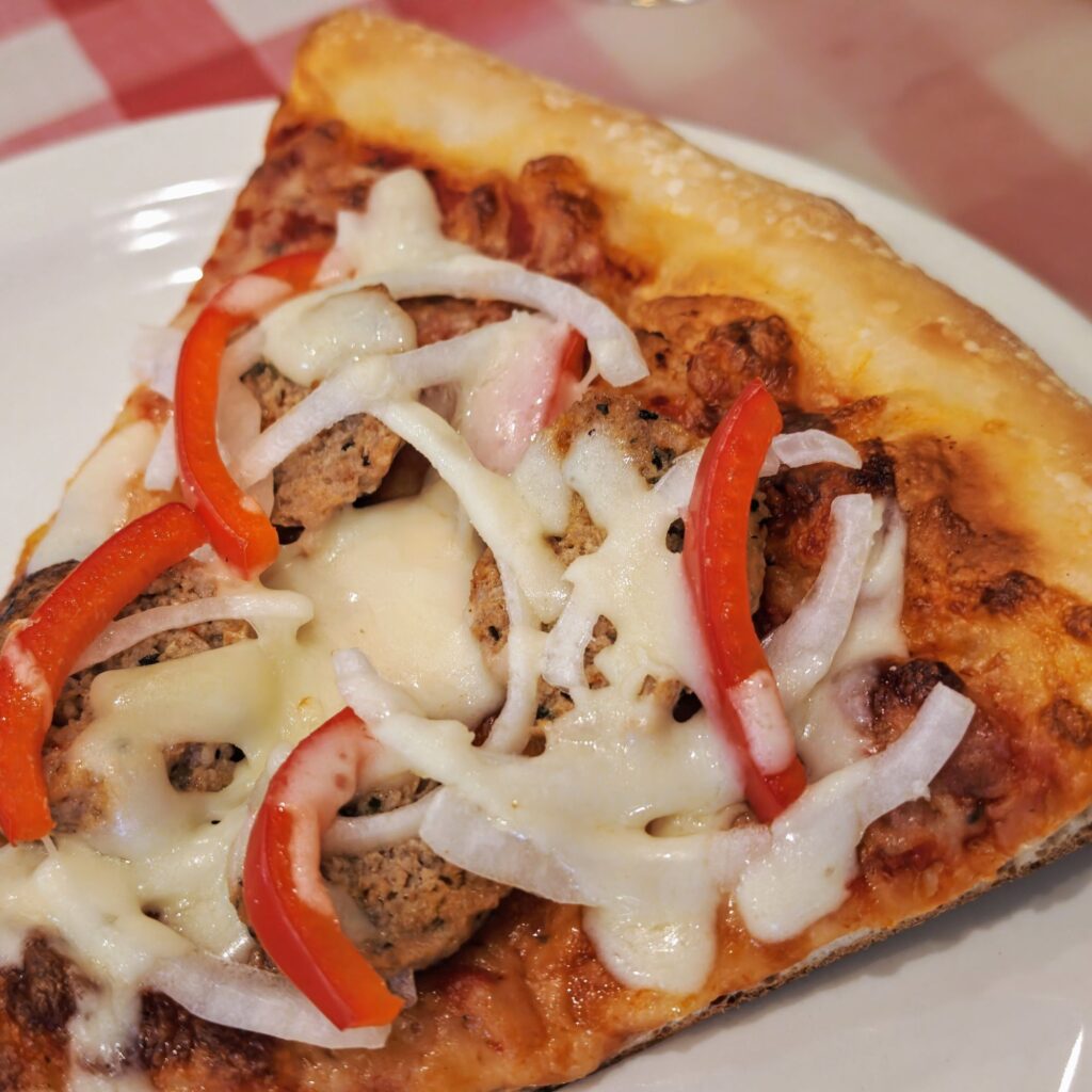 王子「ラッコズ ニューヨークスタイルピザ (ROCCO'S NEW YORK STYLE PIZZA)」のラッコズミートボールピザ