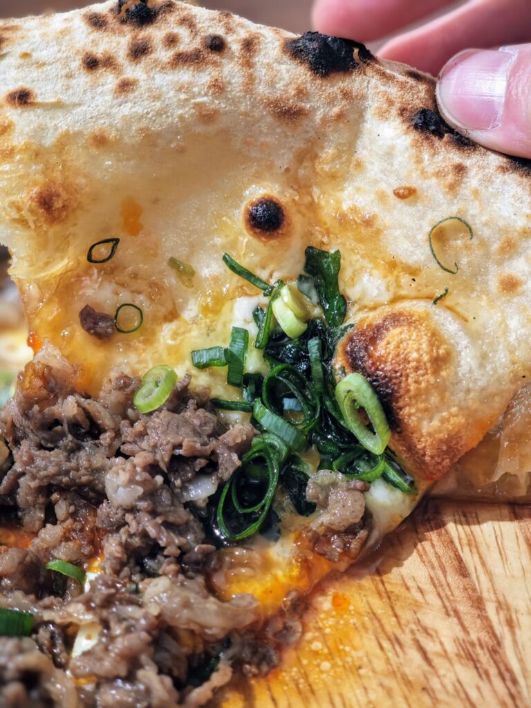 新小岩「和ピッツェリア~つむぎ~」のすき焼き半熟蘭王のっけ